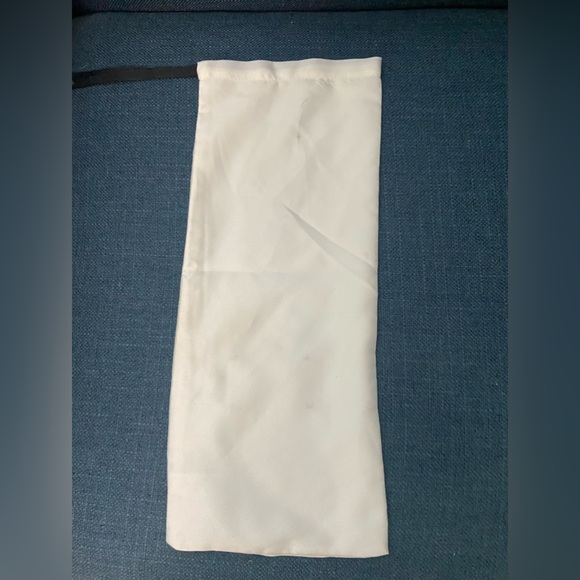 Authentic Gucci Dust Bag for Shoes/ Bags Satin w Black Ribbon Size 6.25” X 15.5” - Picture 4 of 11